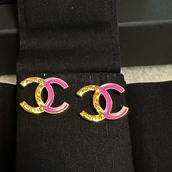Chanel Cc Logo Earrings - Picture 2 of 9